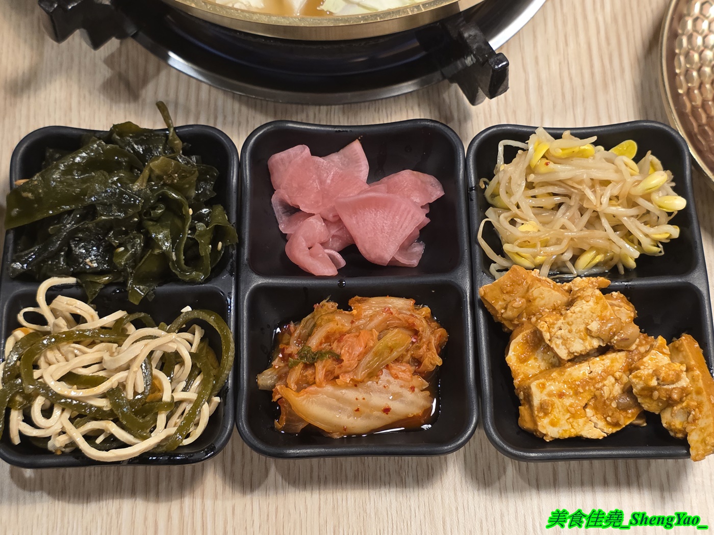 [台中沙鹿]韓滋銅盤烤肉 – 海線沙鹿新開幕韓式銅盤烤肉，各種肉類海鮮銅盤烤肉均一價只要199元，自助吧有六樣小菜加上白飯甜湯飲料霜淇淋無限供應。