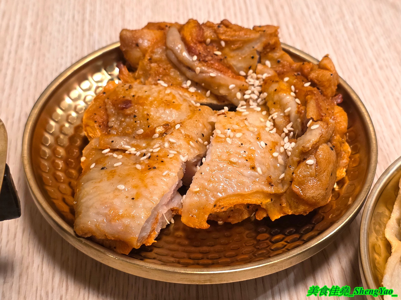 [台中沙鹿]韓滋銅盤烤肉 – 海線沙鹿新開幕韓式銅盤烤肉，各種肉類海鮮銅盤烤肉均一價只要199元，自助吧有六樣小菜加上白飯甜湯飲料霜淇淋無限供應。
