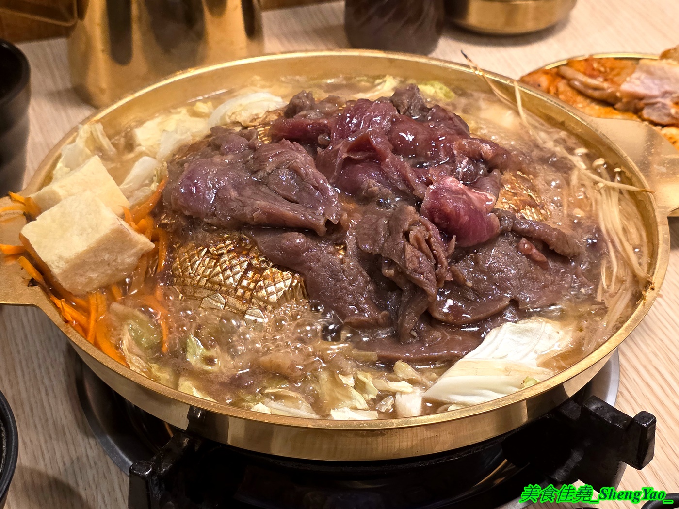 [台中沙鹿]韓滋銅盤烤肉 – 海線沙鹿新開幕韓式銅盤烤肉，各種肉類海鮮銅盤烤肉均一價只要199元，自助吧有六樣小菜加上白飯甜湯飲料霜淇淋無限供應。