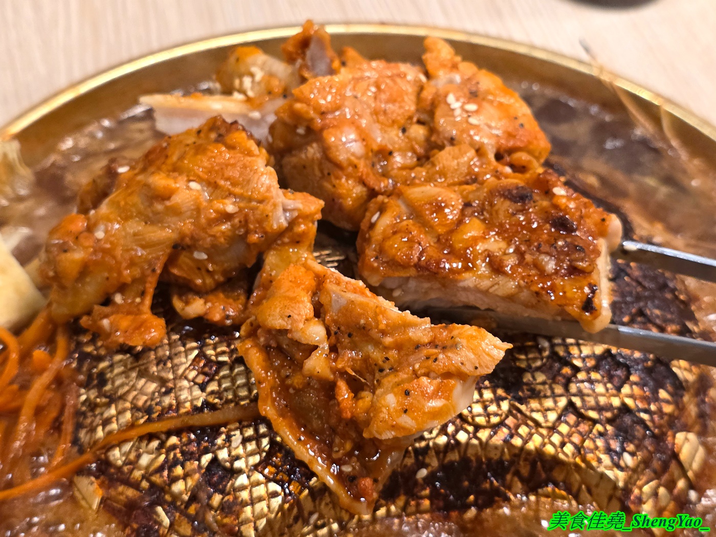 [台中沙鹿]韓滋銅盤烤肉 – 海線沙鹿新開幕韓式銅盤烤肉，各種肉類海鮮銅盤烤肉均一價只要199元，自助吧有六樣小菜加上白飯甜湯飲料霜淇淋無限供應。