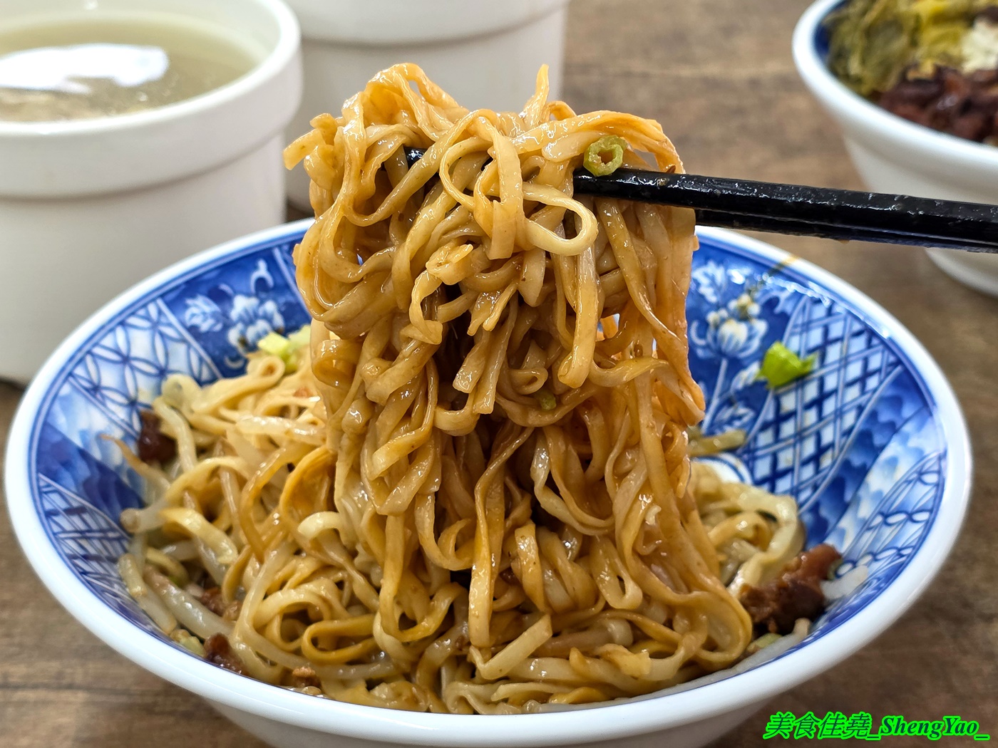 [台中梧棲]吃吃看 – 海線隱藏版小吃店，吃米糕居然可以配干貝湯鮑魚湯。
