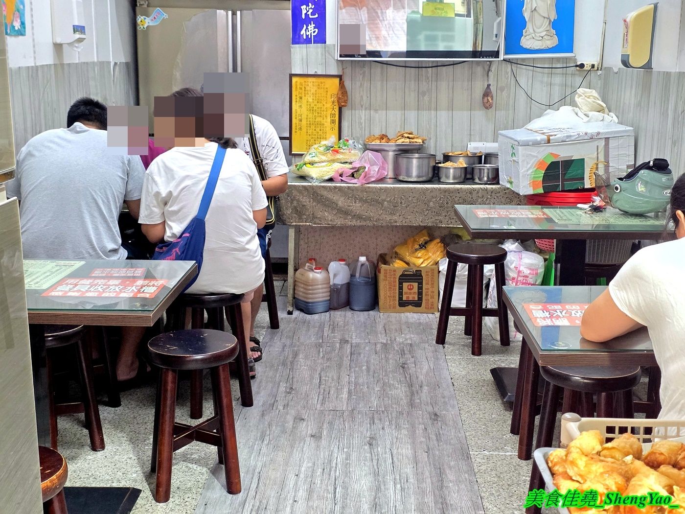 [台中沙鹿]蓮中素食 – 個人心目中的沙鹿素食王者，光麵類就有十多種還有小菜和滷味，大推炒麵，好吃又大份量。