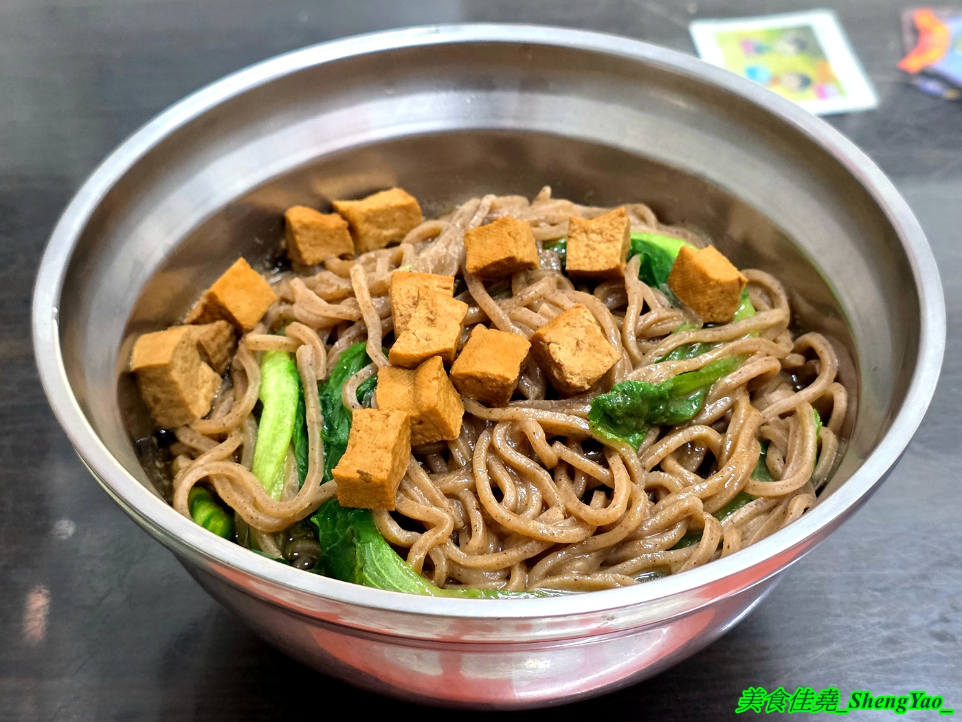 [台中沙鹿]蓮中素食 – 個人心目中的沙鹿素食王者，光麵類就有十多種還有小菜和滷味，大推炒麵，好吃又大份量。