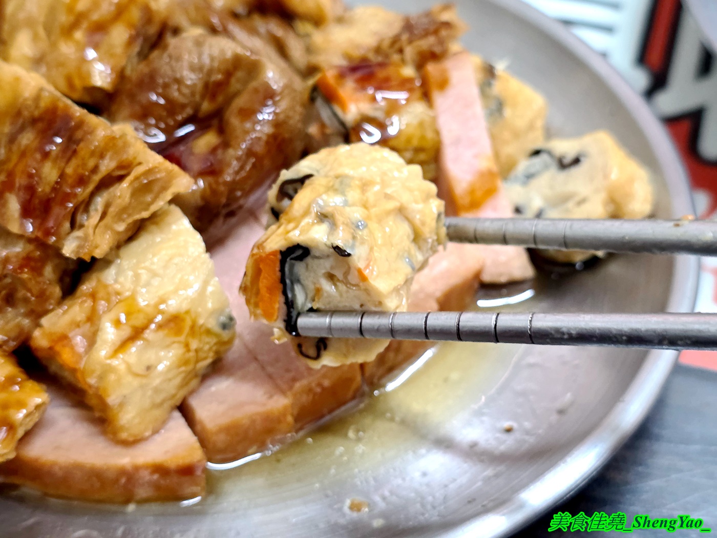 [台中沙鹿]蓮中素食 – 個人心目中的沙鹿素食王者，光麵類就有十多種還有小菜和滷味，大推炒麵，好吃又大份量。