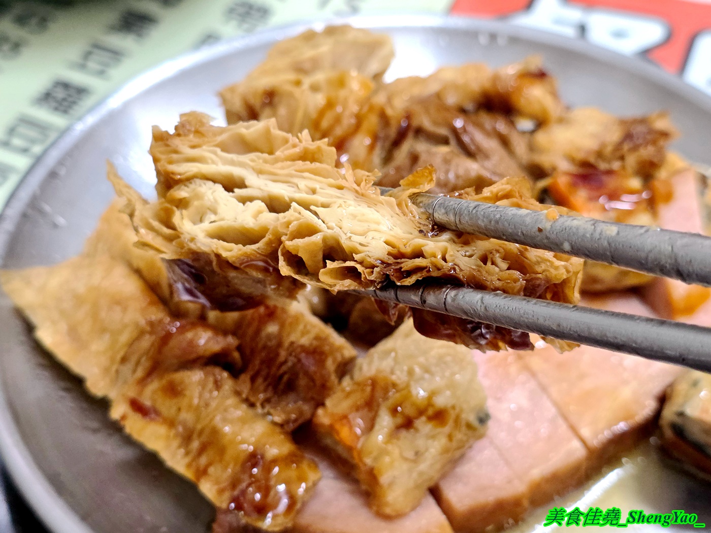 [台中沙鹿]蓮中素食 – 個人心目中的沙鹿素食王者，光麵類就有十多種還有小菜和滷味，大推炒麵，好吃又大份量。