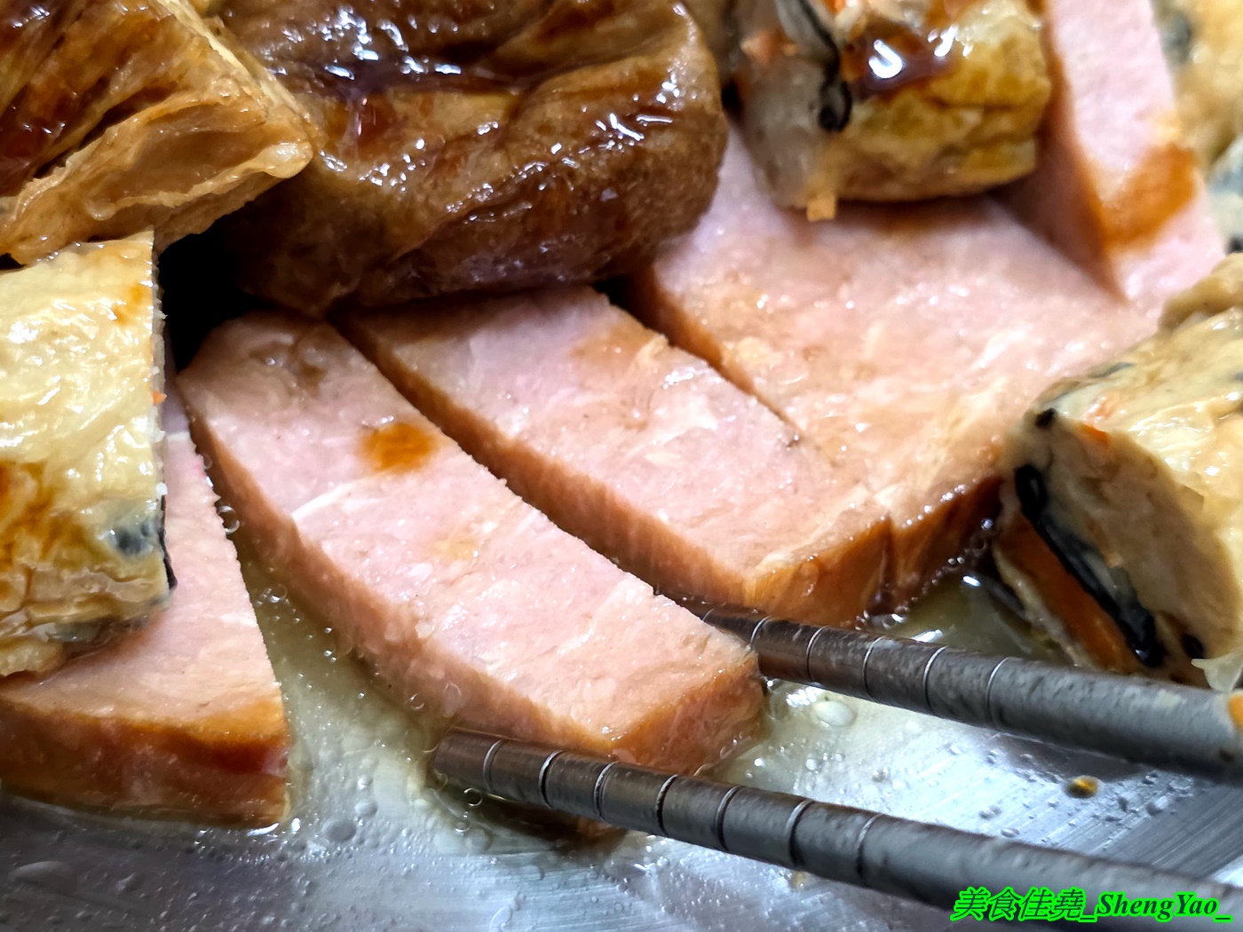 [台中沙鹿]蓮中素食 – 個人心目中的沙鹿素食王者，光麵類就有十多種還有小菜和滷味，大推炒麵，好吃又大份量。