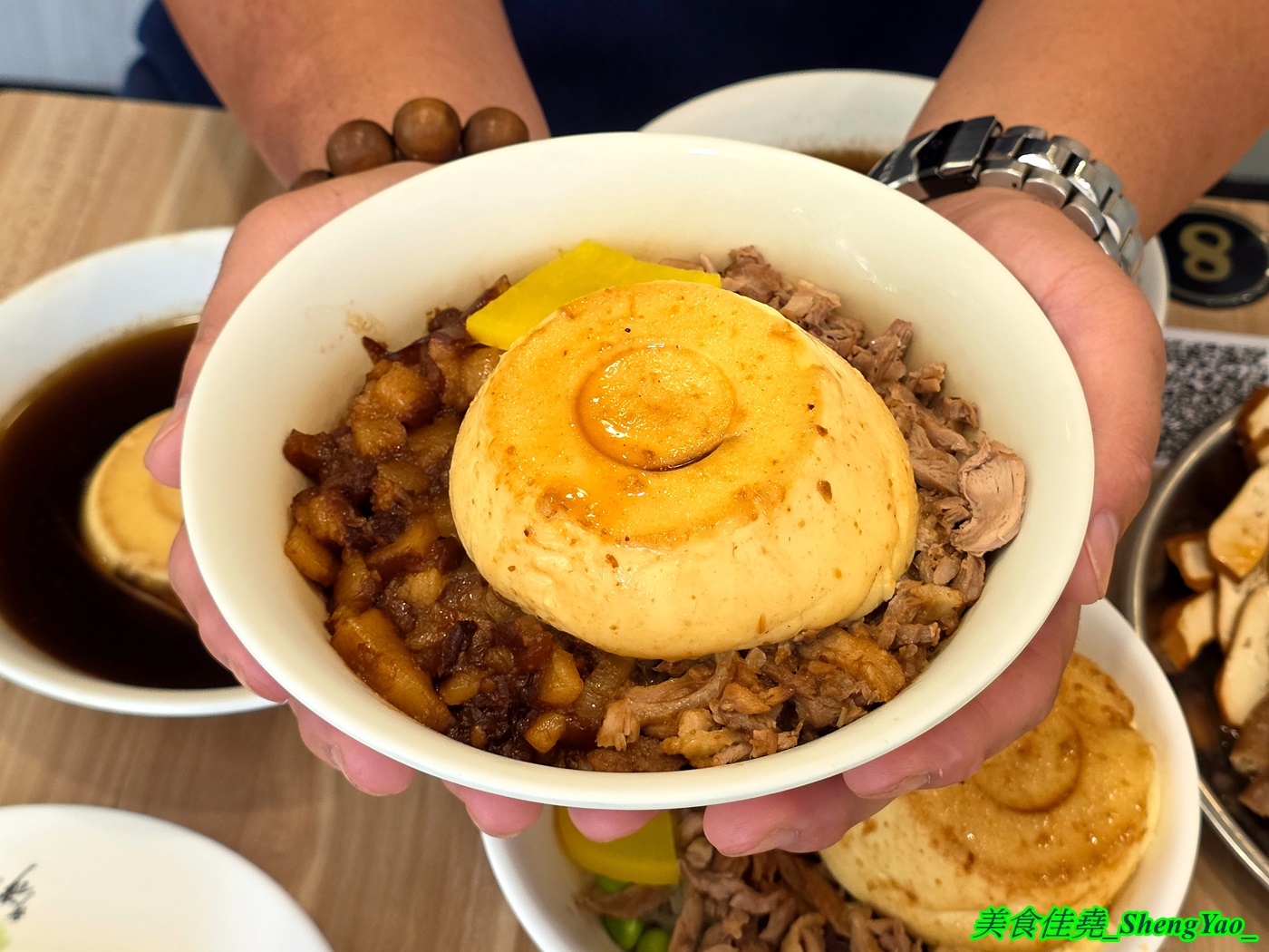 [台中沙鹿]鴻門鴨肉飯 – 台中首創蒸蛋鴨魯飯，還有奇特的蒸蛋當歸湯，蒸蛋口感滑嫩猶如布丁，蒸蛋控不能錯過。