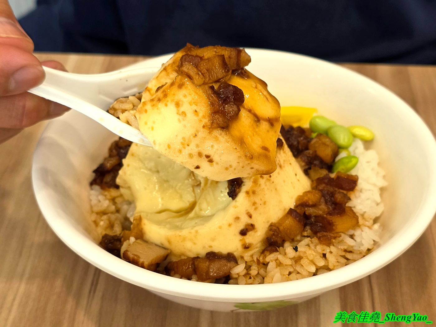 [台中沙鹿]鴻門鴨肉飯 – 台中首創蒸蛋鴨魯飯，還有奇特的蒸蛋當歸湯，蒸蛋口感滑嫩猶如布丁，蒸蛋控不能錯過。