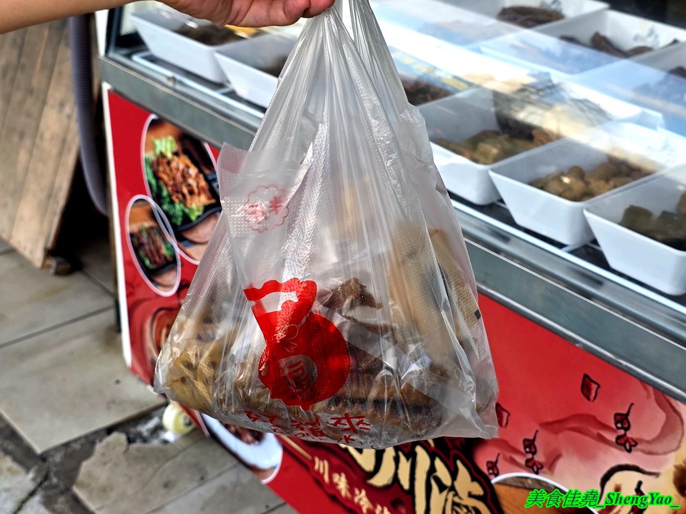 [台中沙鹿]辣個川滷 – 海線新品牌的川味冷滷專賣店，由川菜廚師學來的四川冷滷手法，滷味可選擇辣與不辣，食材還有少見的蓮藕片和千張。