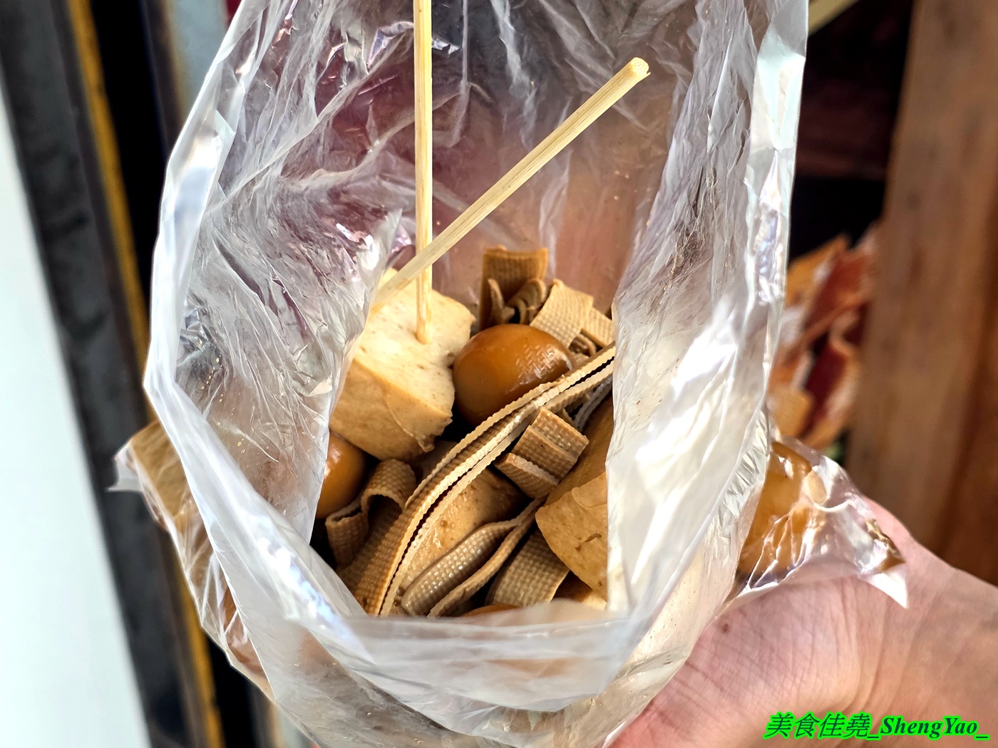 [台中沙鹿]辣個川滷 – 海線新品牌的川味冷滷專賣店，由川菜廚師學來的四川冷滷手法，滷味可選擇辣與不辣，食材還有少見的蓮藕片和千張。