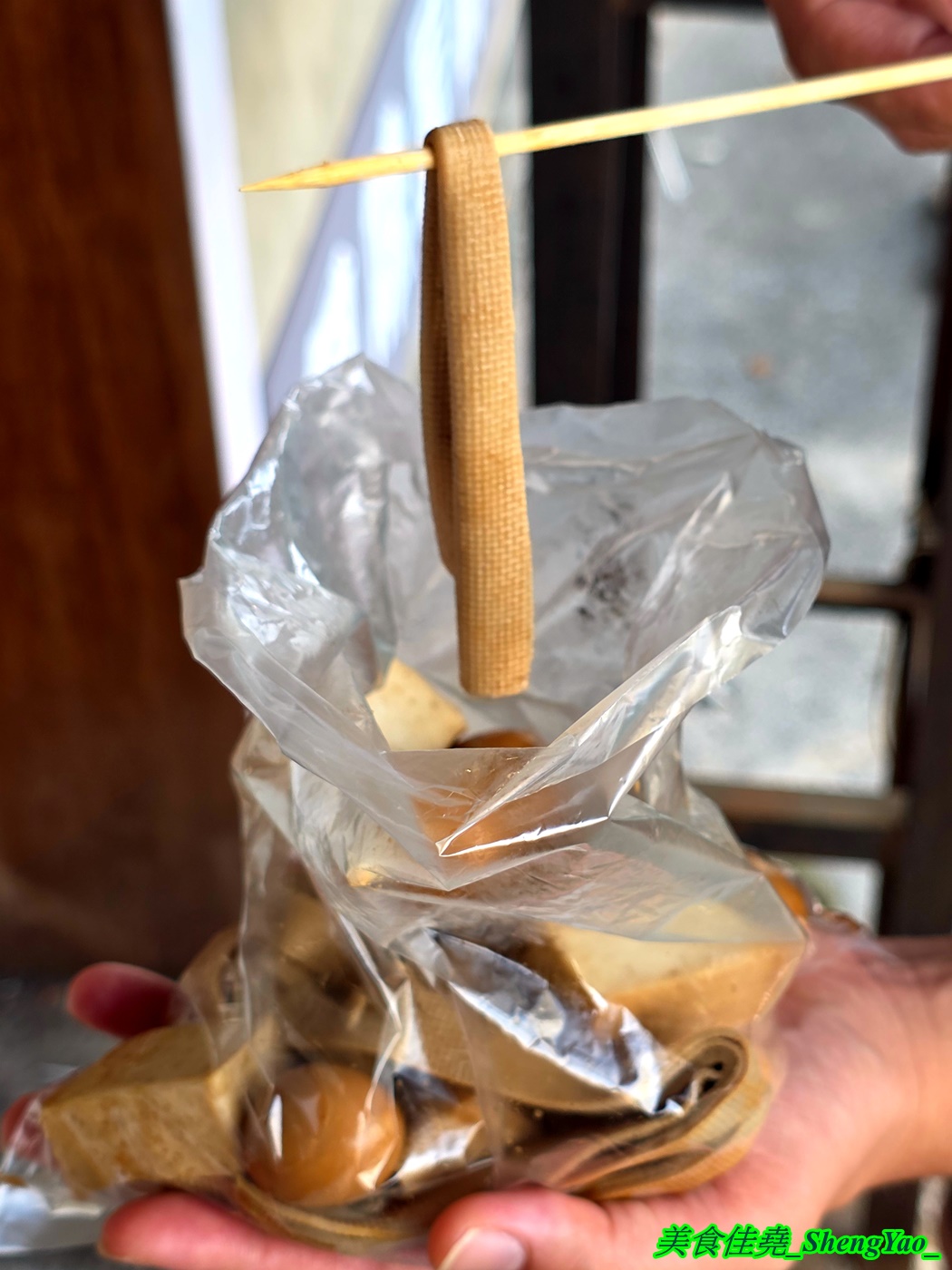 [台中沙鹿]辣個川滷 – 海線新品牌的川味冷滷專賣店，由川菜廚師學來的四川冷滷手法，滷味可選擇辣與不辣，食材還有少見的蓮藕片和千張。