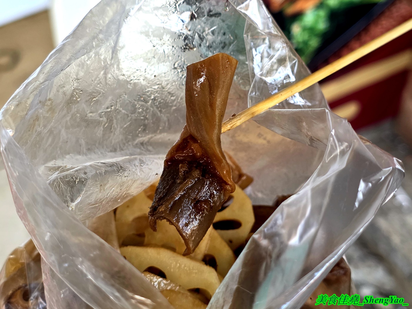 [台中沙鹿]辣個川滷 – 海線新品牌的川味冷滷專賣店，由川菜廚師學來的四川冷滷手法，滷味可選擇辣與不辣，食材還有少見的蓮藕片和千張。