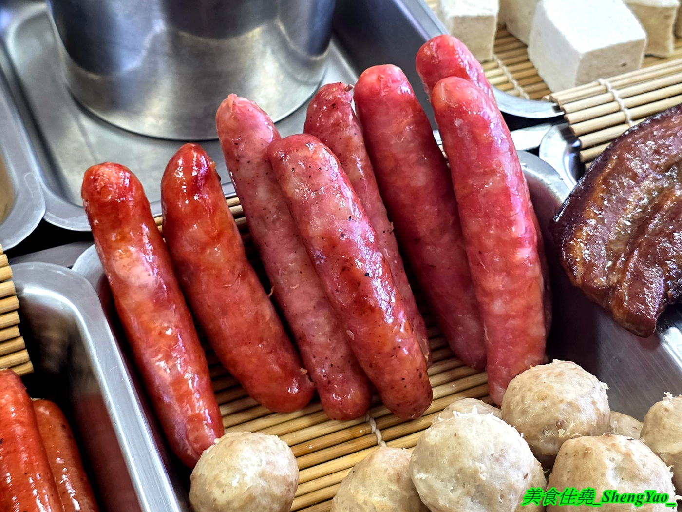 [台中沙鹿]66蜜汁燒烤 – 海線新開幕蜜汁燒烤店，燒烤10元起還有賣冷盤涼菜，附設內用區可內用，營業到半夜1點。