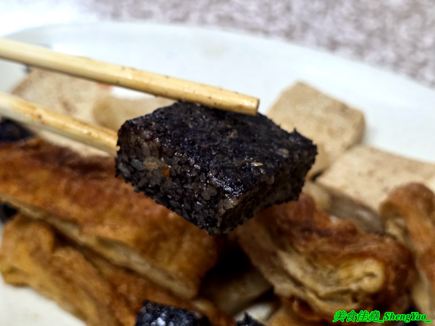[台中沙鹿]66蜜汁燒烤 – 海線新開幕蜜汁燒烤店，燒烤10元起還有賣冷盤涼菜，附設內用區可內用，營業到半夜1點。