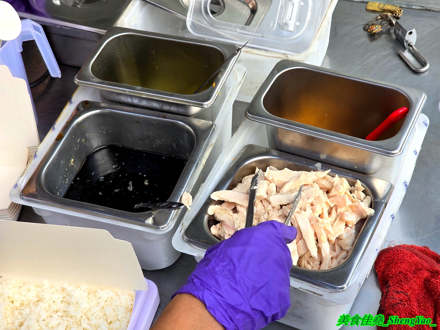 [台中梧棲]肆 雞肉飯 – 海線吃到最接近嘉義口味的雞肉飯，店面不到2坪只能外帶，雞肉飯超級好吃，還能加半熟蛋。