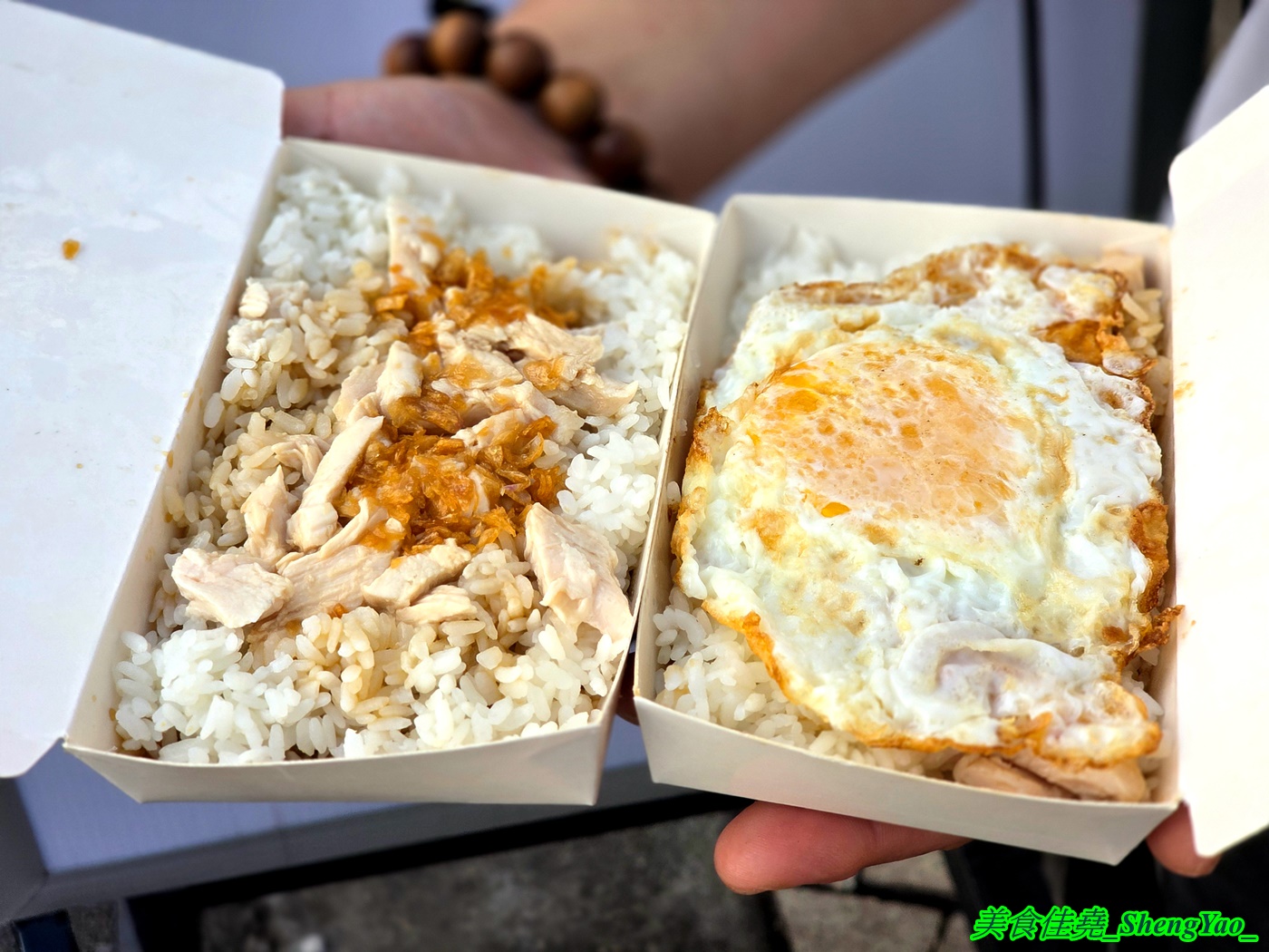 [台中梧棲]肆 雞肉飯 – 海線吃到最接近嘉義口味的雞肉飯，店面不到2坪只能外帶，雞肉飯超級好吃，還能加半熟蛋。