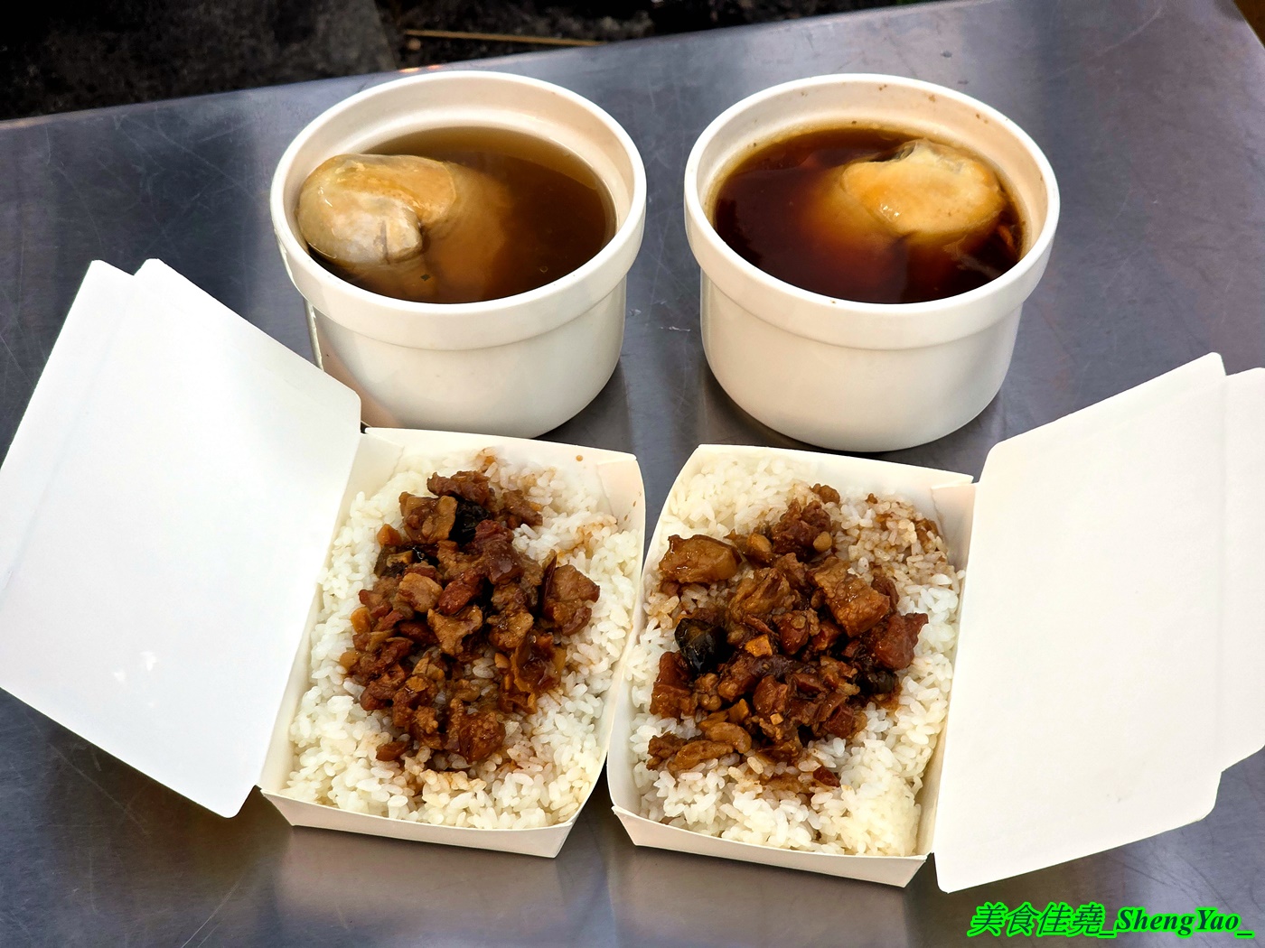 [台中梧棲]圓盅雞湯 – 海線梧棲限定版燉盅雞湯餐車，7種雞湯口味各有特色，雞腿是整隻大骨腿，超霸氣。