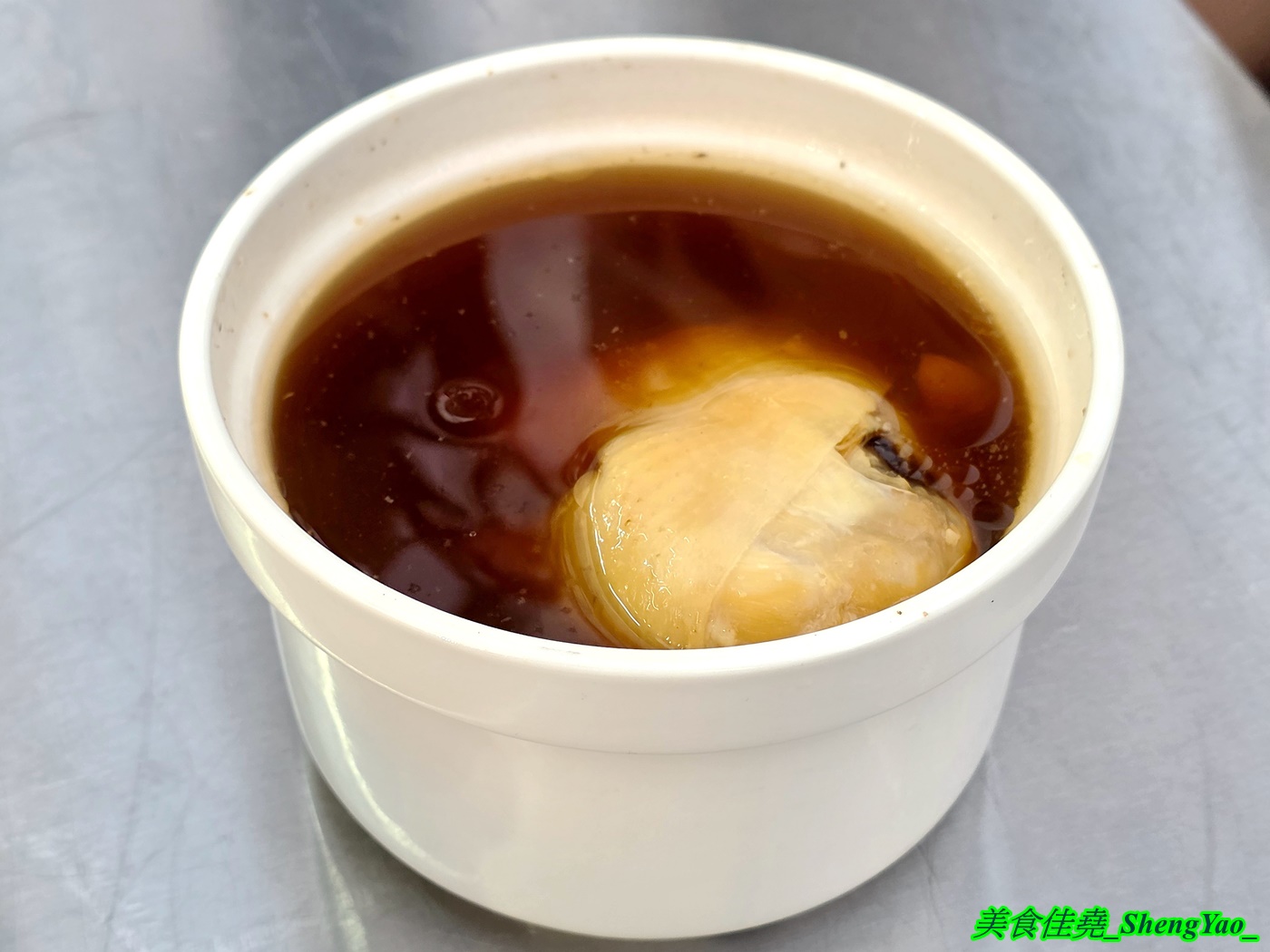 [台中梧棲]圓盅雞湯 – 海線梧棲限定版燉盅雞湯餐車，7種雞湯口味各有特色，雞腿是整隻大骨腿，超霸氣。
