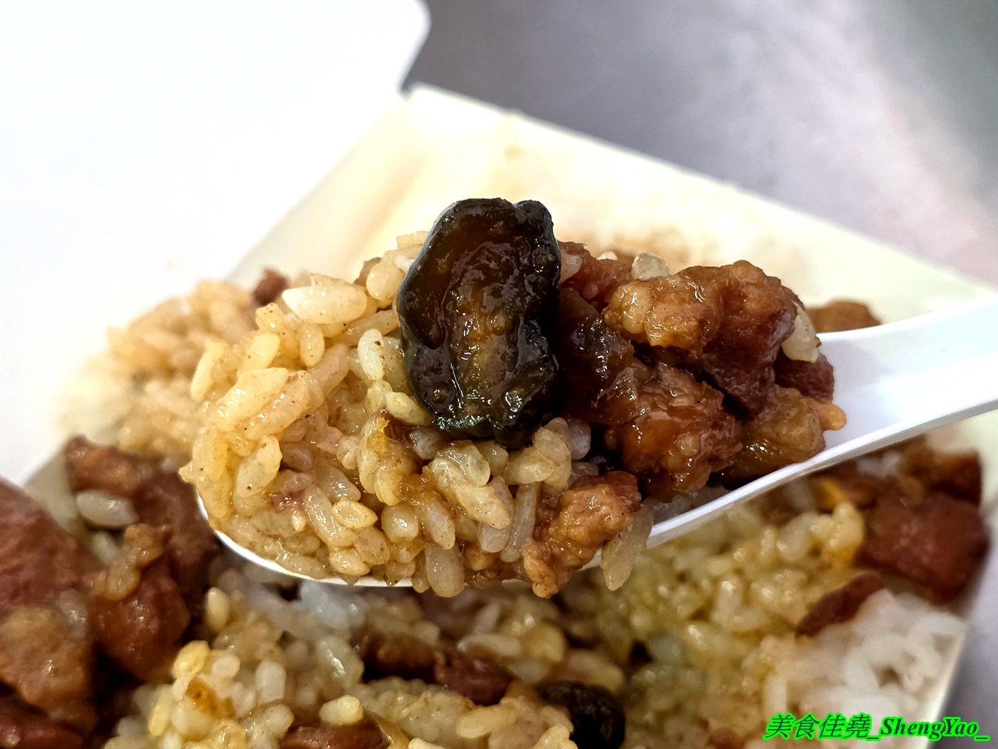 [台中梧棲]圓盅雞湯 – 海線梧棲限定版燉盅雞湯餐車，7種雞湯口味各有特色，雞腿是整隻大骨腿，超霸氣。