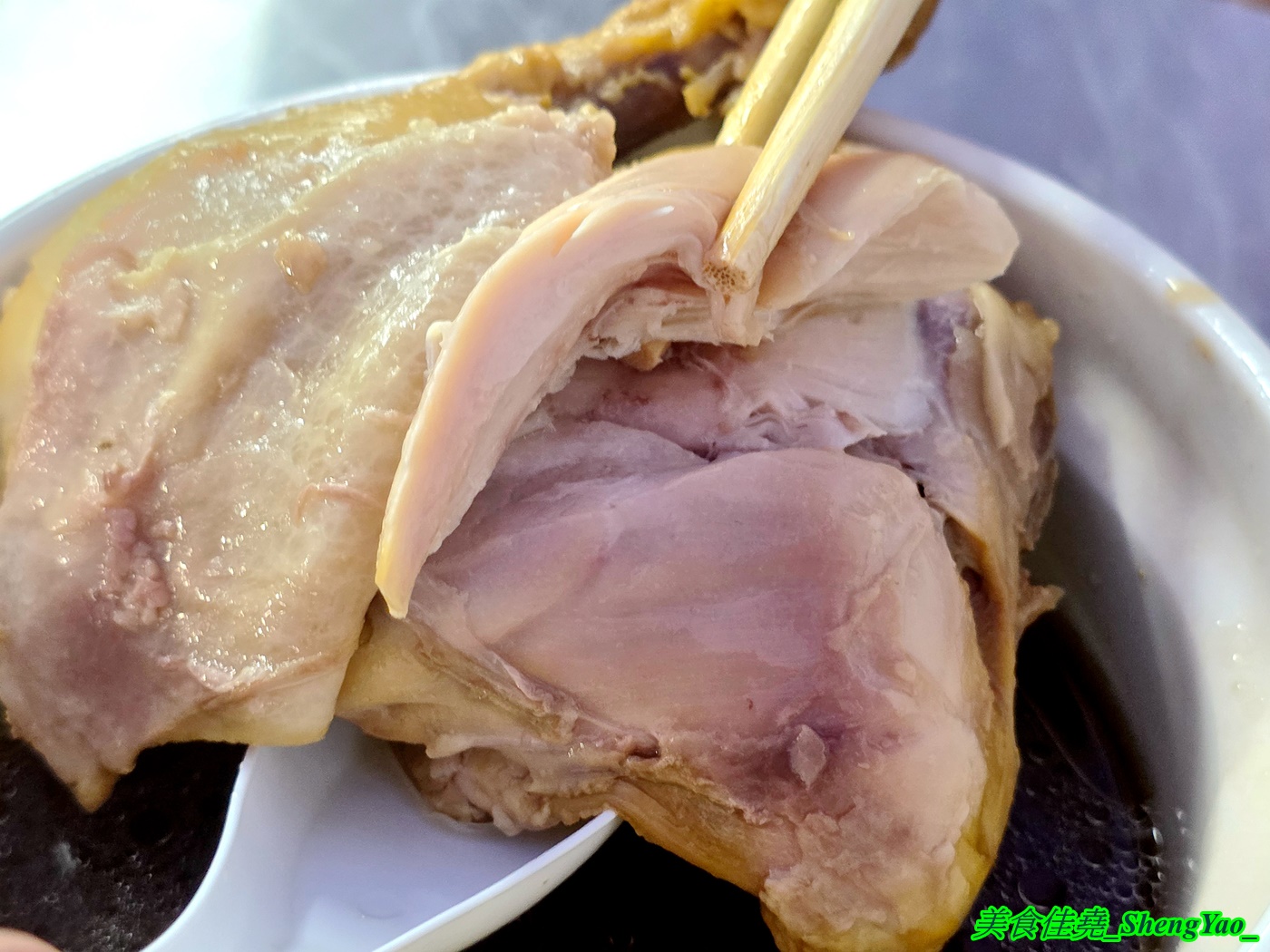 [台中梧棲]圓盅雞湯 – 海線梧棲限定版燉盅雞湯餐車，7種雞湯口味各有特色，雞腿是整隻大骨腿，超霸氣。