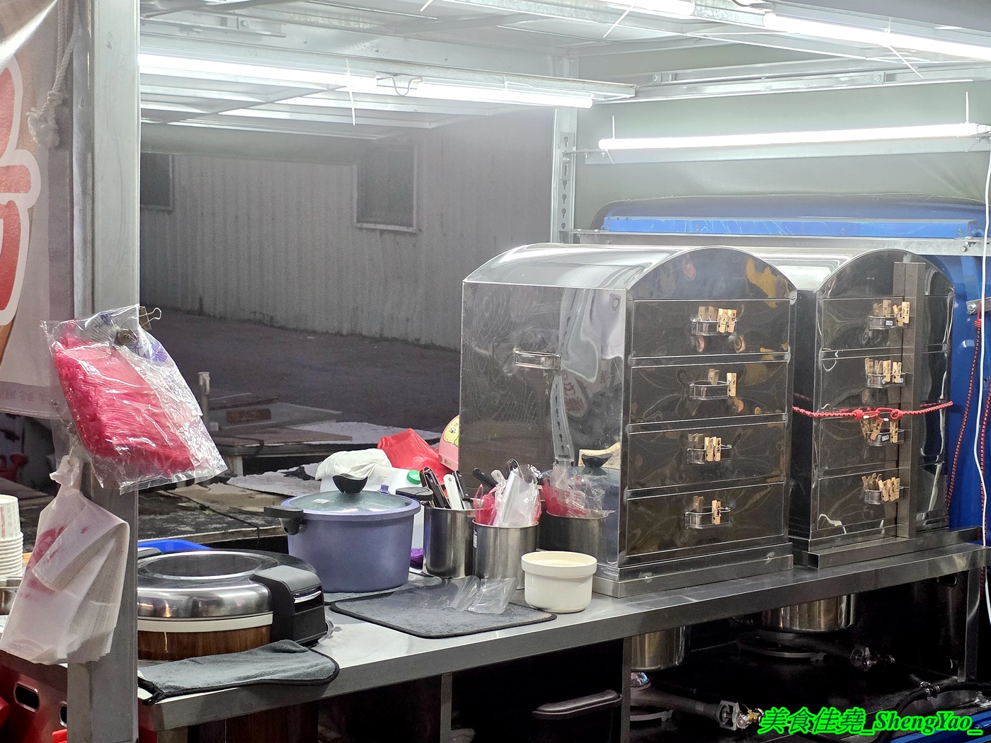 [台中梧棲]圓盅雞湯 – 海線梧棲限定版燉盅雞湯餐車，7種雞湯口味各有特色，雞腿是整隻大骨腿，超霸氣。