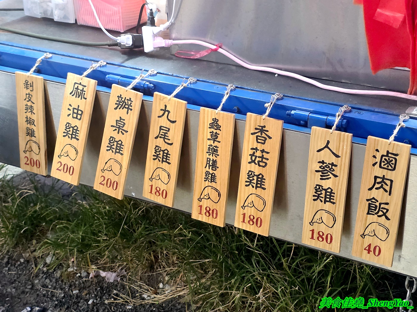 [台中梧棲]圓盅雞湯 – 海線梧棲限定版燉盅雞湯餐車，7種雞湯口味各有特色，雞腿是整隻大骨腿，超霸氣。