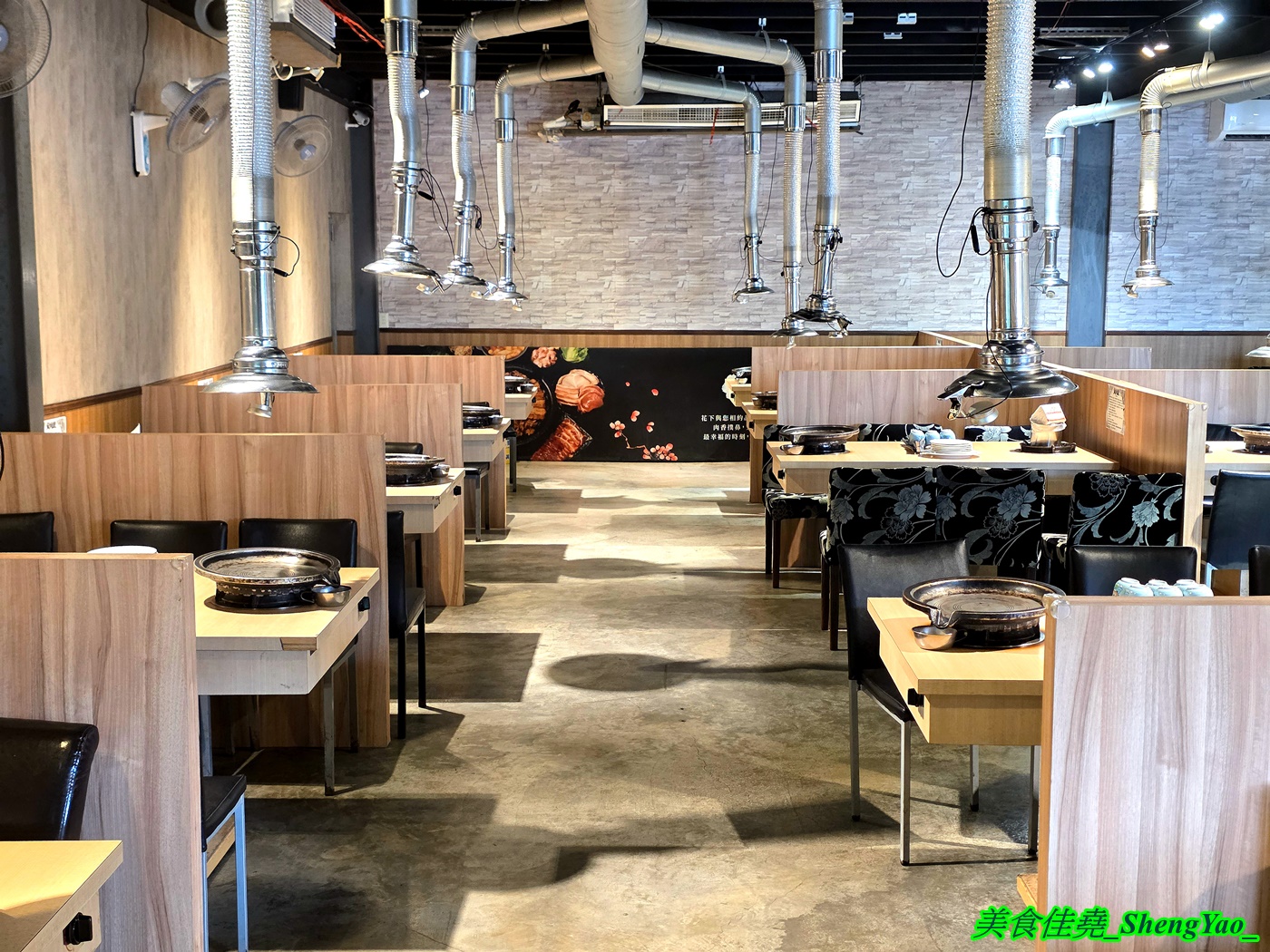 [台中龍井]烤肉殿 燒肉吃到飽 – 台中新開幕的平民燒烤吃到飽，平日午餐兩小時只要399，肉品加海鮮超過30種，還有滷味小菜炸物、打拋豬飯、壽喜牛飯、豬腳飯。