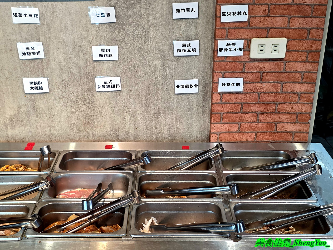 [台中龍井]烤肉殿 燒肉吃到飽 – 台中新開幕的平民燒烤吃到飽，平日午餐兩小時只要399，肉品加海鮮超過30種，還有滷味小菜炸物、打拋豬飯、壽喜牛飯、豬腳飯。