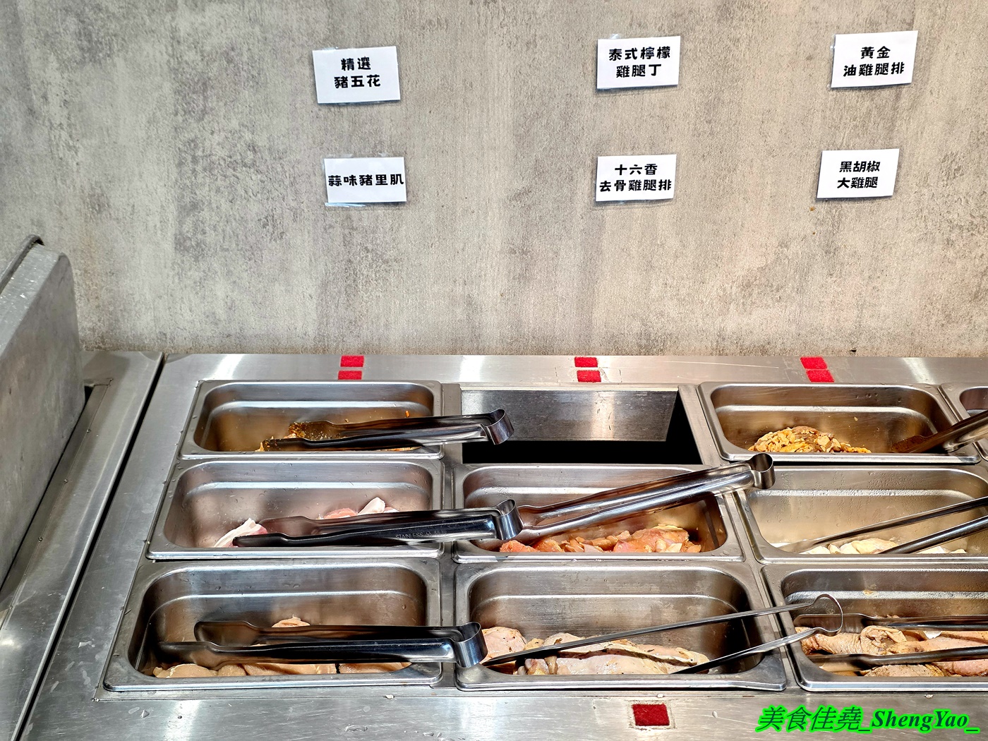 [台中龍井]烤肉殿 燒肉吃到飽 – 台中新開幕的平民燒烤吃到飽，平日午餐兩小時只要399，肉品加海鮮超過30種，還有滷味小菜炸物、打拋豬飯、壽喜牛飯、豬腳飯。