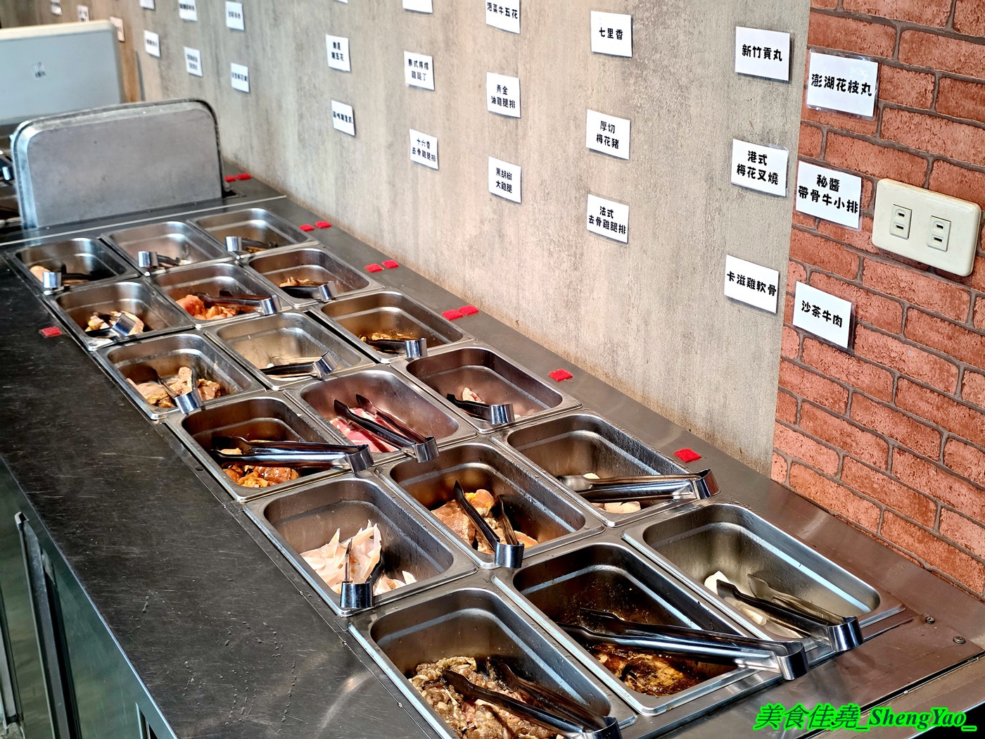 [台中龍井]烤肉殿 燒肉吃到飽 – 台中新開幕的平民燒烤吃到飽，平日午餐兩小時只要399，肉品加海鮮超過30種，還有滷味小菜炸物、打拋豬飯、壽喜牛飯、豬腳飯。