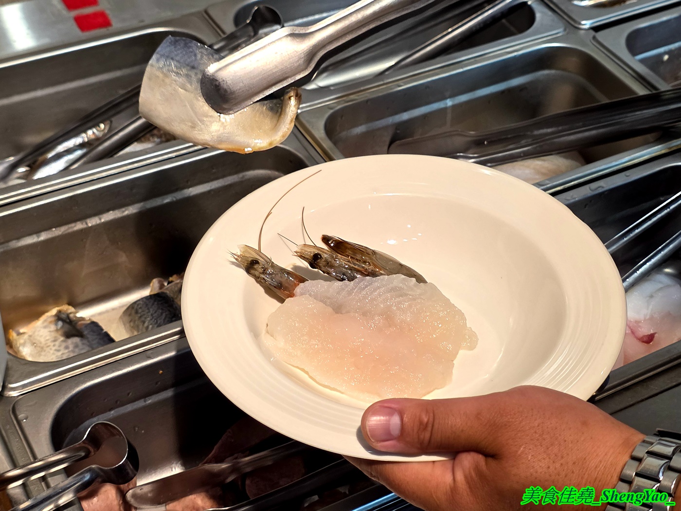 [台中龍井]烤肉殿 燒肉吃到飽 – 台中新開幕的平民燒烤吃到飽，平日午餐兩小時只要399，肉品加海鮮超過30種，還有滷味小菜炸物、打拋豬飯、壽喜牛飯、豬腳飯。