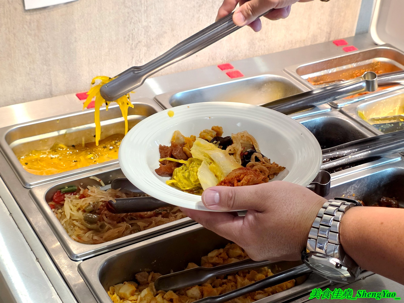 [台中龍井]烤肉殿 燒肉吃到飽 – 台中新開幕的平民燒烤吃到飽，平日午餐兩小時只要399，肉品加海鮮超過30種，還有滷味小菜炸物、打拋豬飯、壽喜牛飯、豬腳飯。