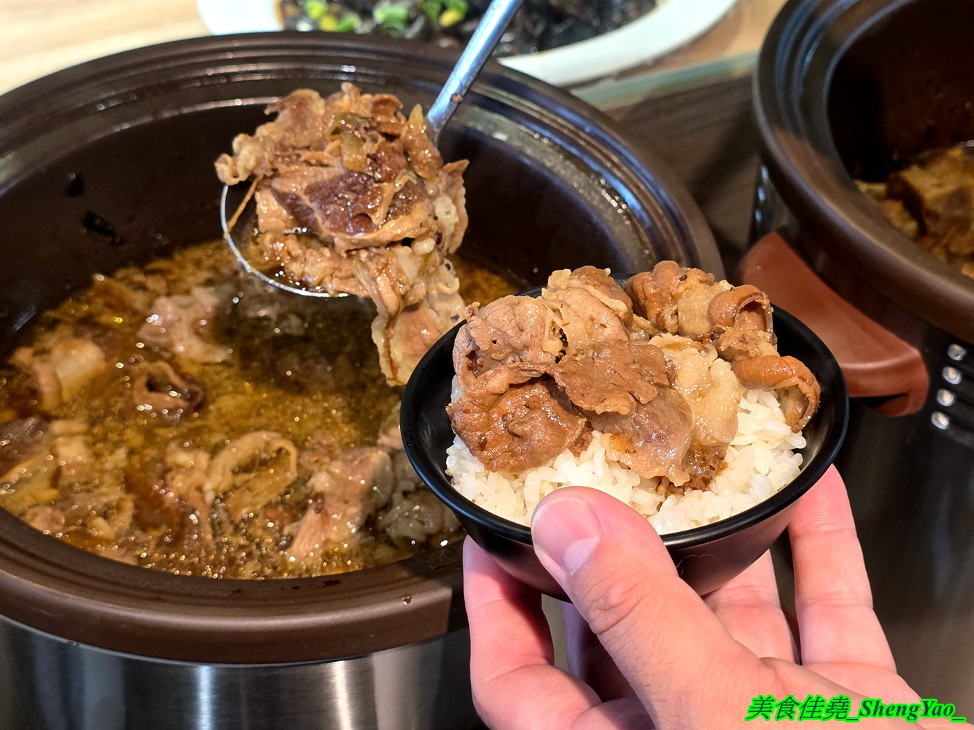 [台中龍井]烤肉殿 燒肉吃到飽 – 台中新開幕的平民燒烤吃到飽，平日午餐兩小時只要399，肉品加海鮮超過30種，還有滷味小菜炸物、打拋豬飯、壽喜牛飯、豬腳飯。