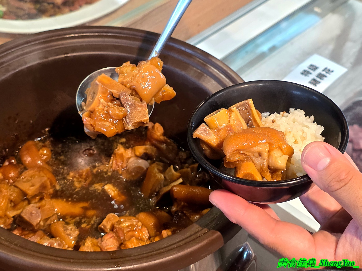 [台中龍井]烤肉殿 燒肉吃到飽 – 台中新開幕的平民燒烤吃到飽，平日午餐兩小時只要399，肉品加海鮮超過30種，還有滷味小菜炸物、打拋豬飯、壽喜牛飯、豬腳飯。