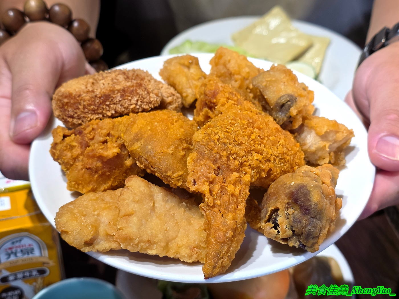 [台中龍井]烤肉殿 燒肉吃到飽 – 台中新開幕的平民燒烤吃到飽，平日午餐兩小時只要399，肉品加海鮮超過30種，還有滷味小菜炸物、打拋豬飯、壽喜牛飯、豬腳飯。