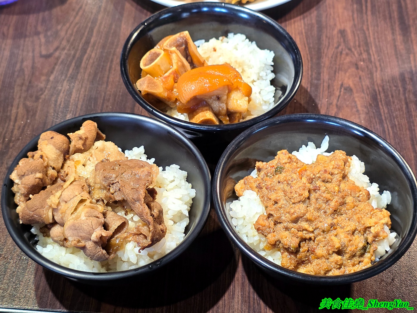 [台中龍井]烤肉殿 燒肉吃到飽 – 台中新開幕的平民燒烤吃到飽，平日午餐兩小時只要399，肉品加海鮮超過30種，還有滷味小菜炸物、打拋豬飯、壽喜牛飯、豬腳飯。