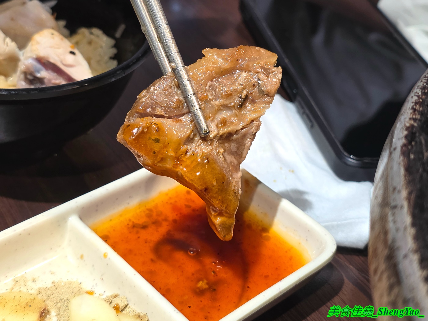 [台中龍井]烤肉殿 燒肉吃到飽 – 台中新開幕的平民燒烤吃到飽，平日午餐兩小時只要399，肉品加海鮮超過30種，還有滷味小菜炸物、打拋豬飯、壽喜牛飯、豬腳飯。