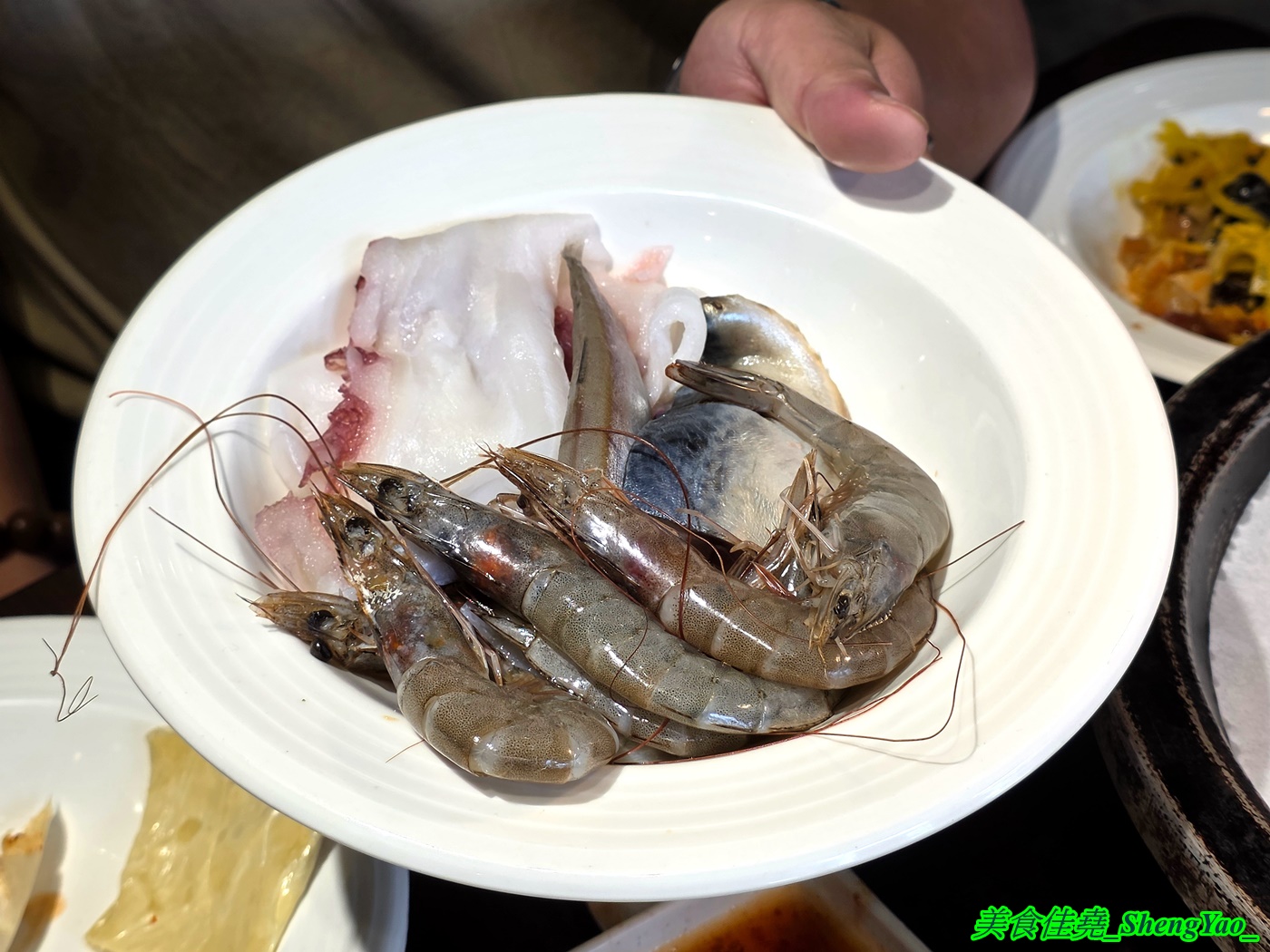 [台中龍井]烤肉殿 燒肉吃到飽 – 台中新開幕的平民燒烤吃到飽，平日午餐兩小時只要399，肉品加海鮮超過30種，還有滷味小菜炸物、打拋豬飯、壽喜牛飯、豬腳飯。