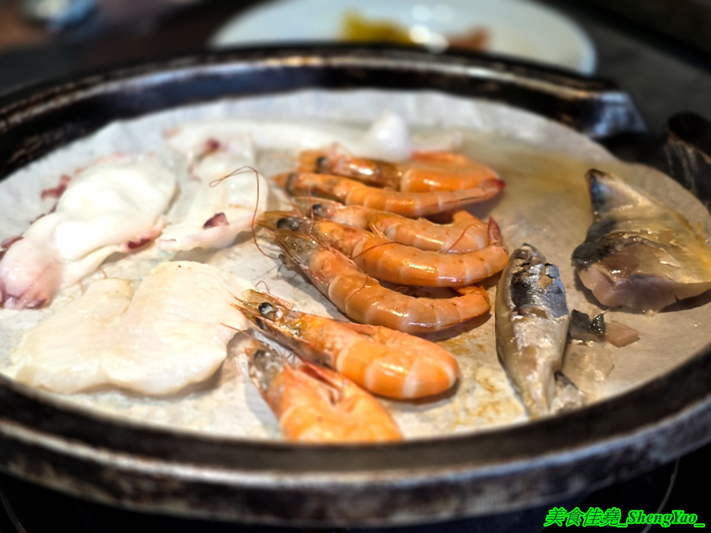 [台中龍井]烤肉殿 燒肉吃到飽 – 台中新開幕的平民燒烤吃到飽，平日午餐兩小時只要399，肉品加海鮮超過30種，還有滷味小菜炸物、打拋豬飯、壽喜牛飯、豬腳飯。