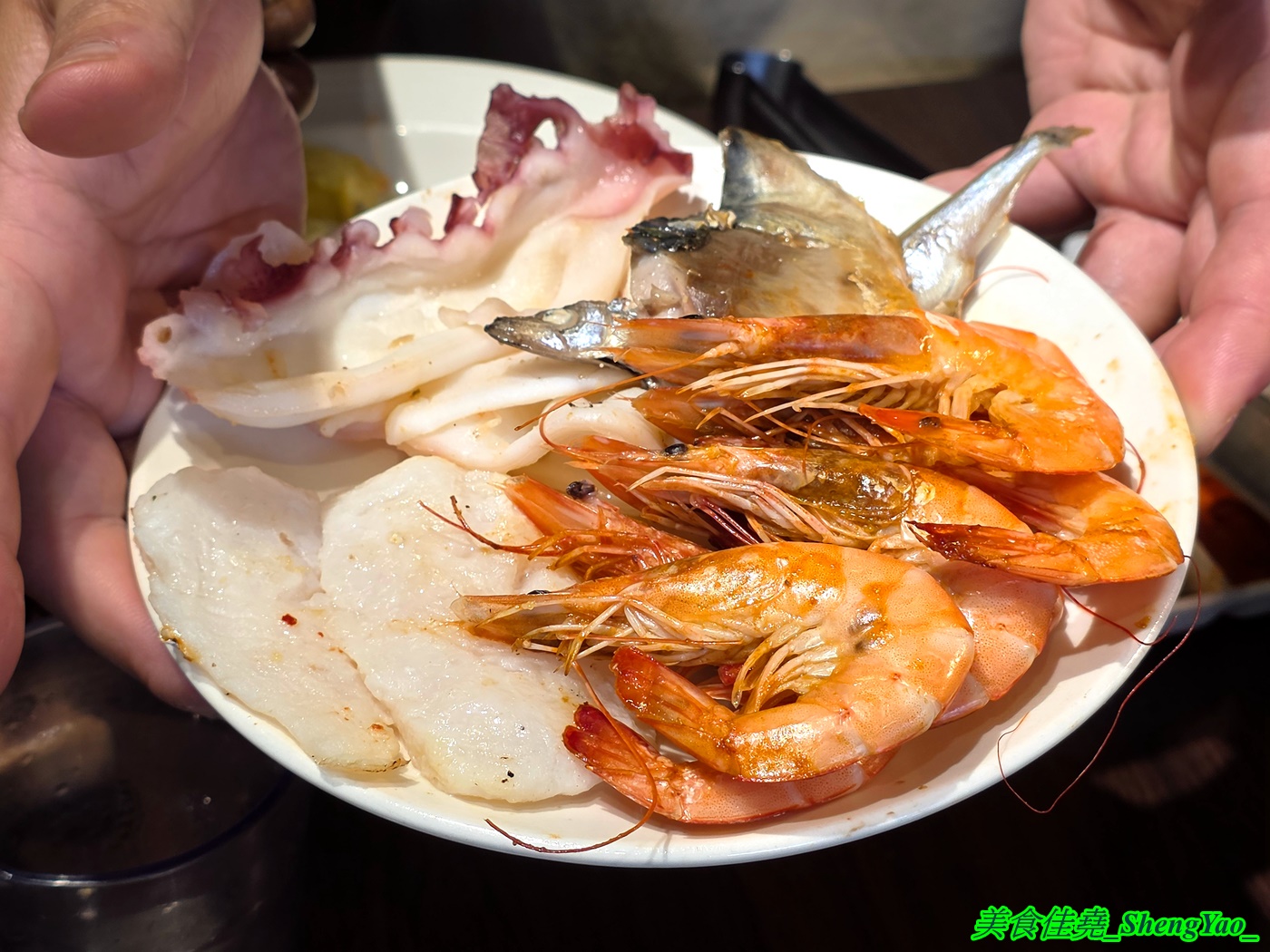 [台中龍井]烤肉殿 燒肉吃到飽 – 台中新開幕的平民燒烤吃到飽，平日午餐兩小時只要399，肉品加海鮮超過30種，還有滷味小菜炸物、打拋豬飯、壽喜牛飯、豬腳飯。