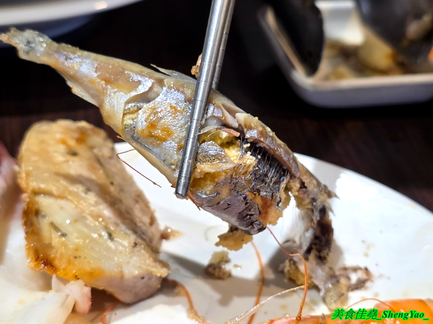 [台中龍井]烤肉殿 燒肉吃到飽 – 台中新開幕的平民燒烤吃到飽，平日午餐兩小時只要399，肉品加海鮮超過30種，還有滷味小菜炸物、打拋豬飯、壽喜牛飯、豬腳飯。
