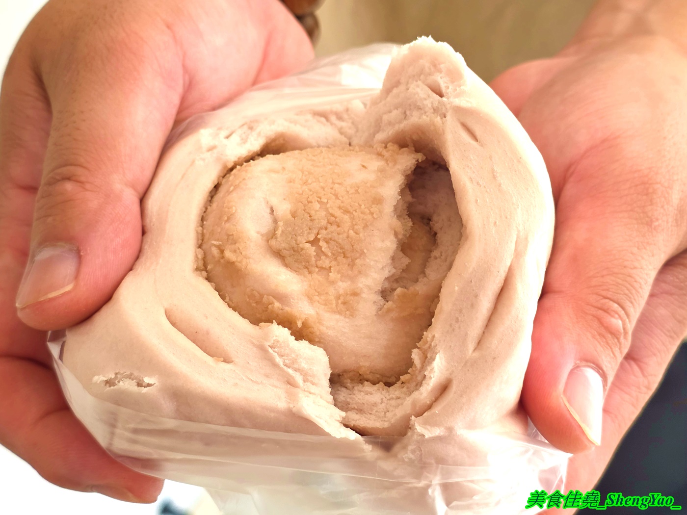 [台中沙鹿]鼎Q包子 沙鹿靜宜店 – 海線新開幕精品包子店，來自大雅的20年老麵包子品牌，包子饅頭皆使用老麵麵糰製作，口味特別，除了現蒸熟食還有販售冷凍家庭包。