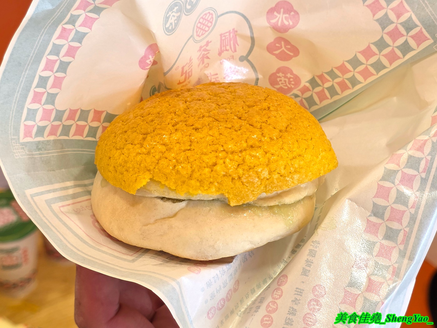 [台中沙鹿]楓茶記冰火菠蘿油 沙鹿店 – 海線好吃又道地的港式菠蘿包，口味多樣，搭配經典港式飲品更對味，新推出港式煲仔飯，味道不錯。