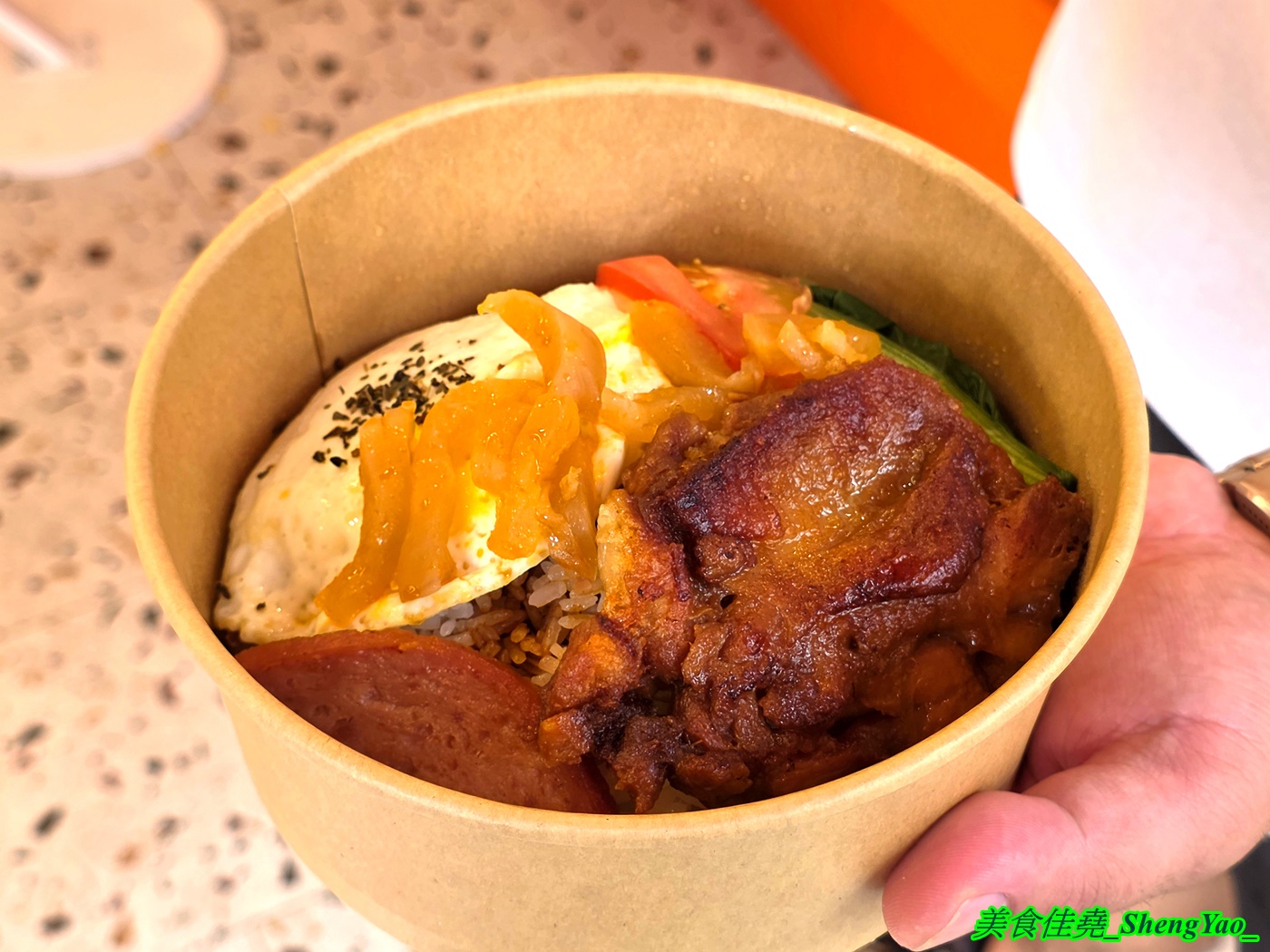 [台中沙鹿]楓茶記冰火菠蘿油 沙鹿店 – 海線好吃又道地的港式菠蘿包，口味多樣，搭配經典港式飲品更對味，新推出港式煲仔飯，味道不錯。