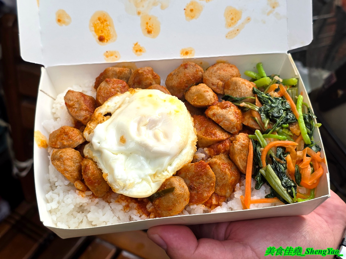 [台中清水]清水打拋飯 – 清水在地隱藏版美食，泰國闆娘好吃打拋豬肉飯，還有鴨肉丸炒紅咖哩飯也很推，大份加荷包蛋不到百元超佛心。