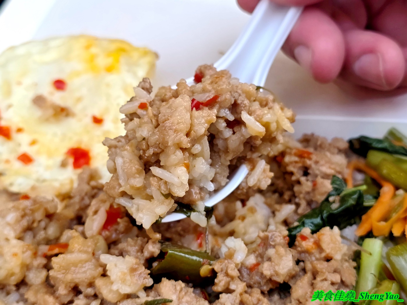 [台中清水]清水打拋飯 – 清水在地隱藏版美食，泰國闆娘好吃打拋豬肉飯，還有鴨肉丸炒紅咖哩飯也很推，大份加荷包蛋不到百元超佛心。