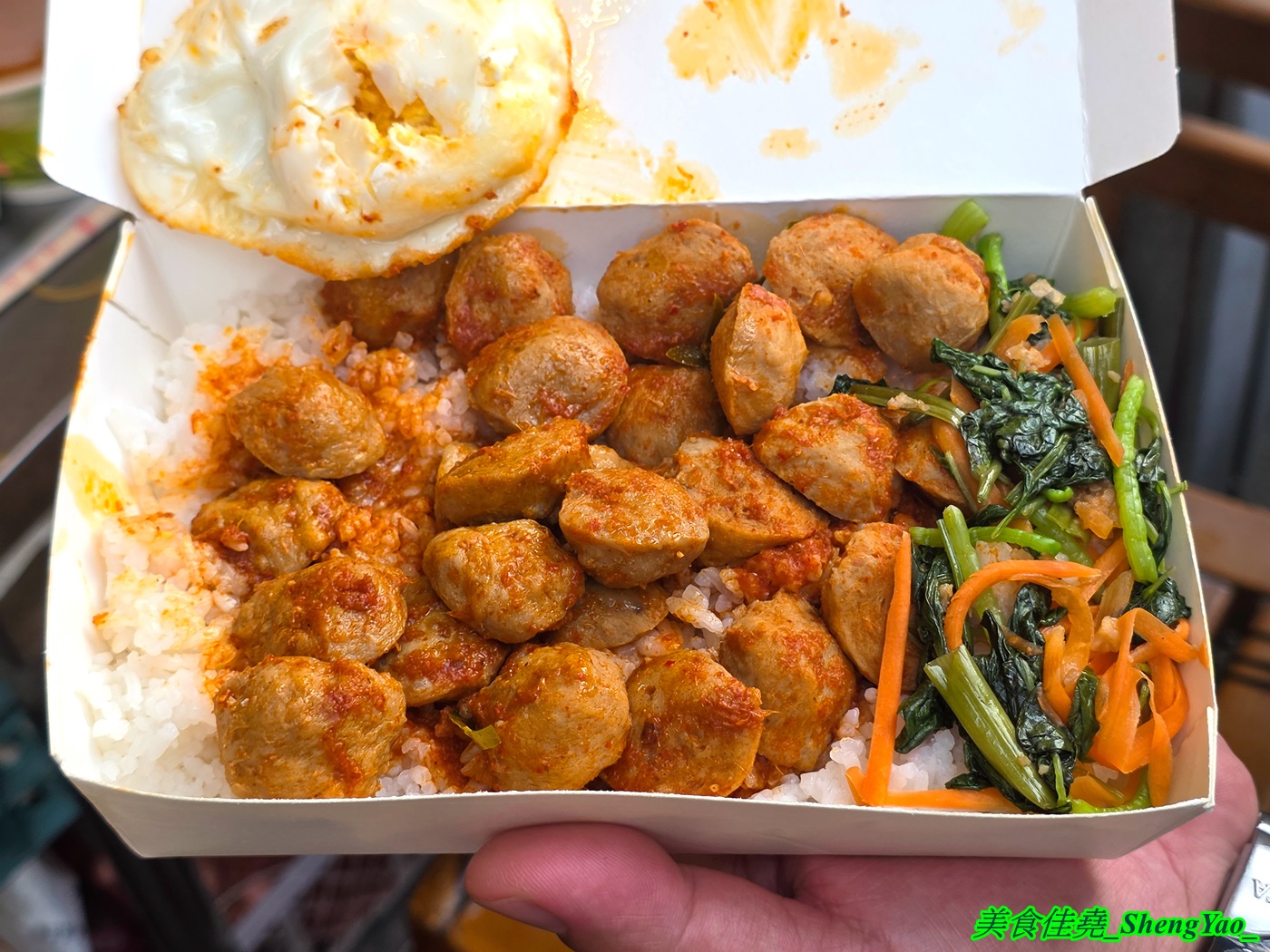 [台中清水]清水打拋飯 – 清水在地隱藏版美食，泰國闆娘好吃打拋豬肉飯，還有鴨肉丸炒紅咖哩飯也很推，大份加荷包蛋不到百元超佛心。