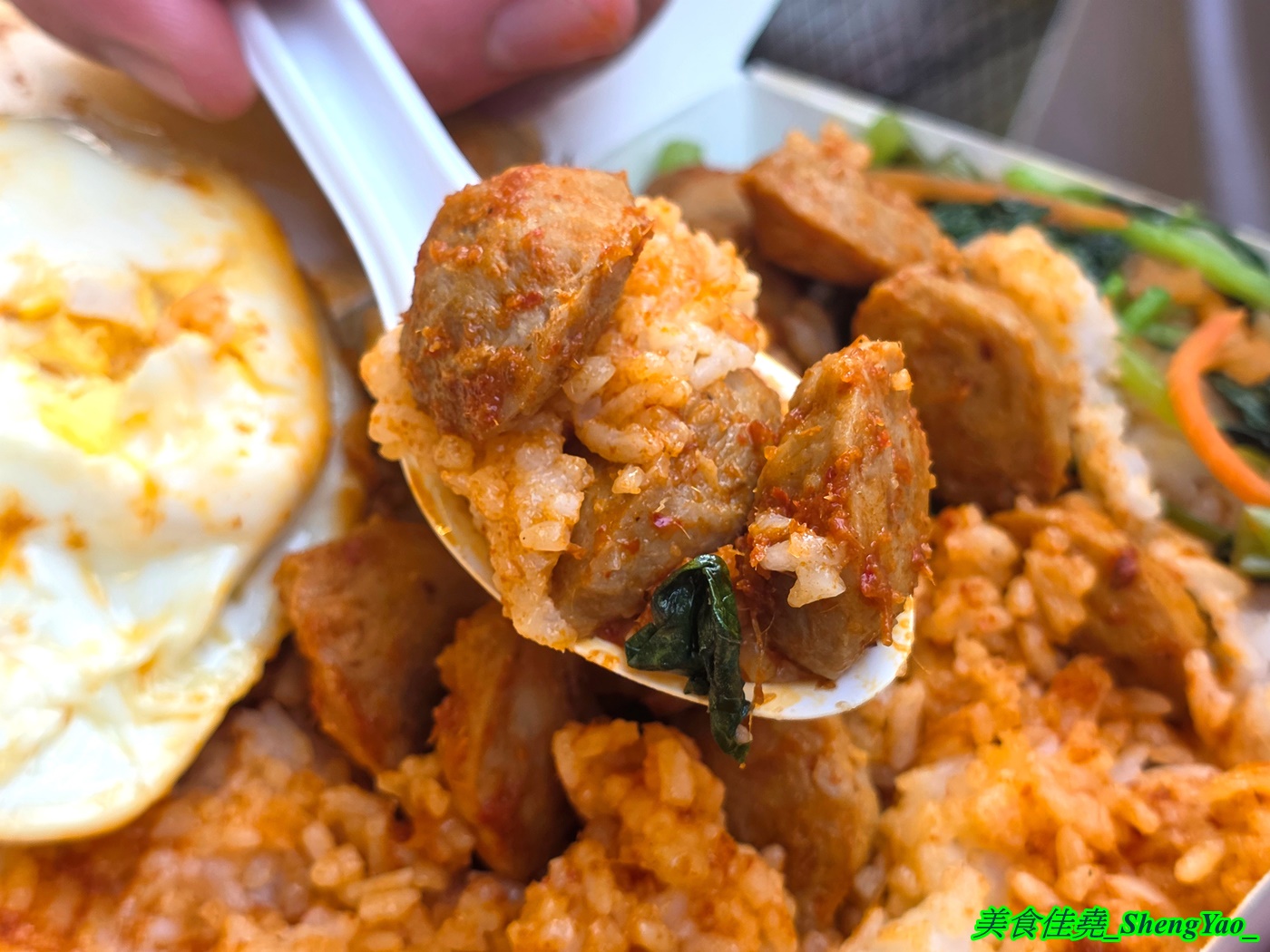 [台中清水]清水打拋飯 – 清水在地隱藏版美食，泰國闆娘好吃打拋豬肉飯，還有鴨肉丸炒紅咖哩飯也很推，大份加荷包蛋不到百元超佛心。
