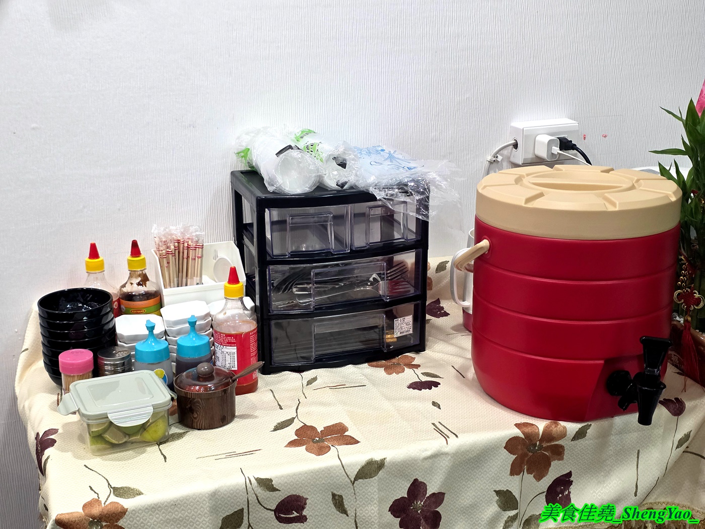 [台中沙鹿]HUONG TRA 香茶越南料理 – 海線新開幕越南料理，吃得到很少見的越南小煎餅和蒸米捲，口味不錯又便宜，內用免費飲料喝到飽。