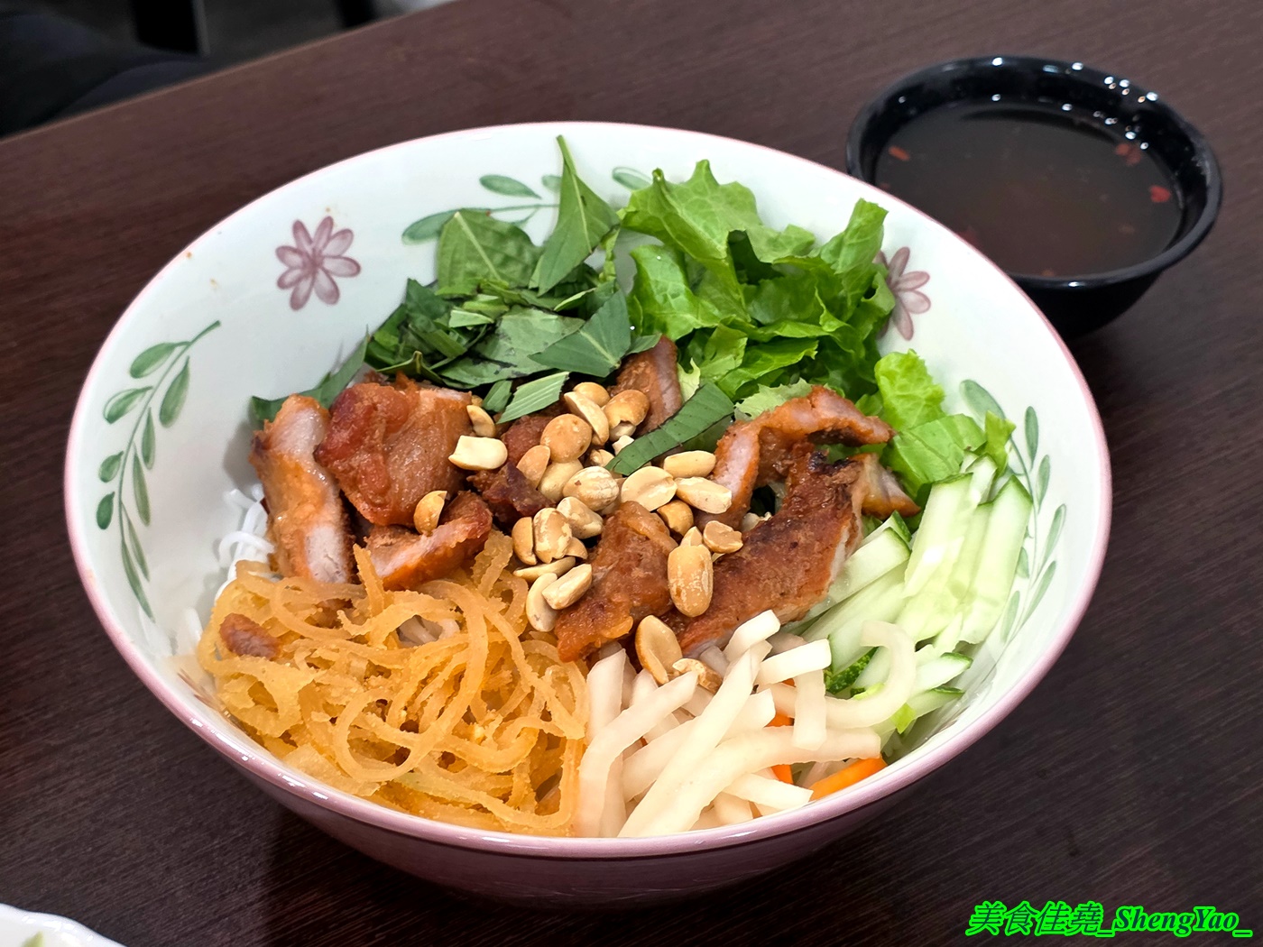 [台中沙鹿]HUONG TRA 香茶越南料理 – 海線新開幕越南料理，吃得到很少見的越南小煎餅和蒸米捲，口味不錯又便宜，內用免費飲料喝到飽。